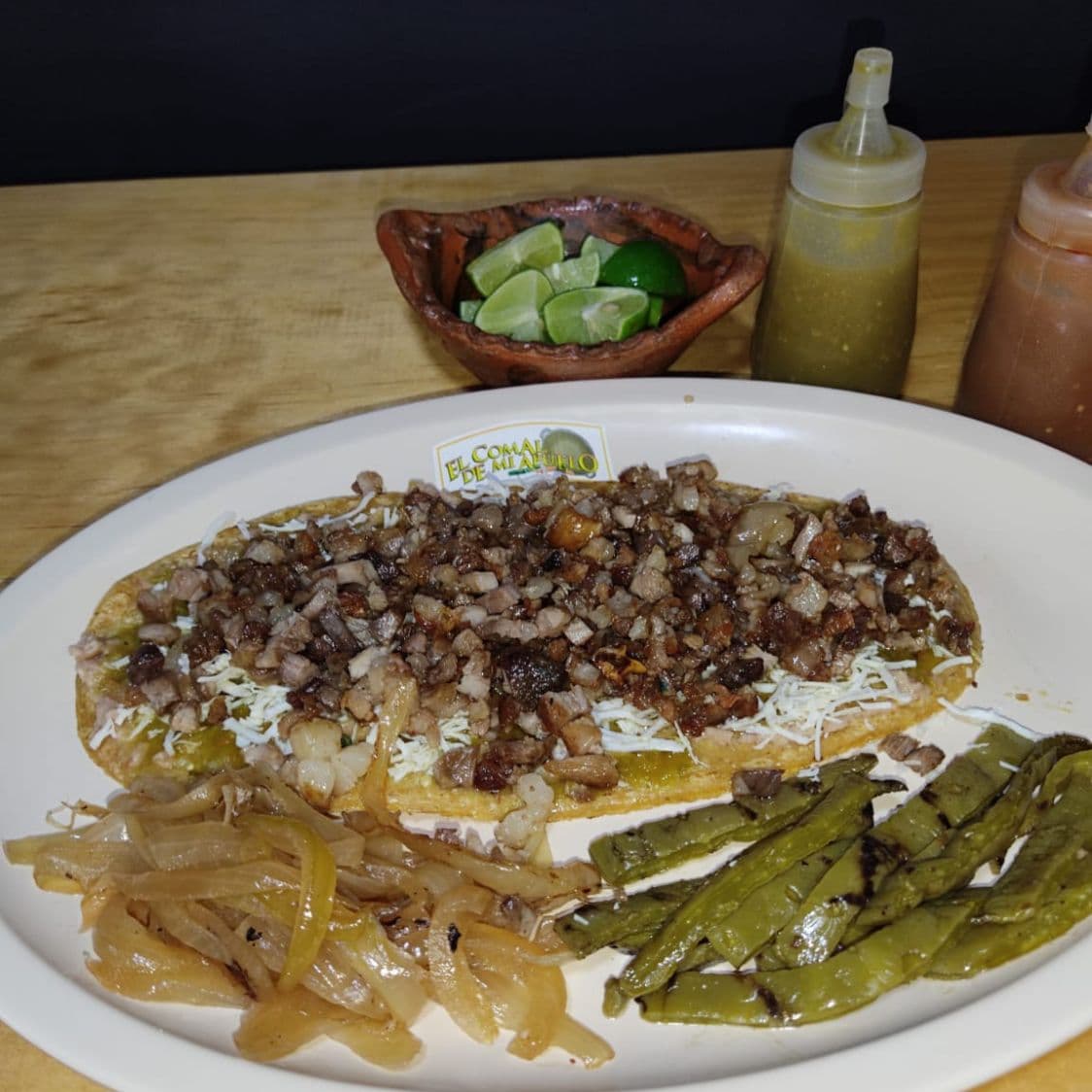 Huarache con Suadero
