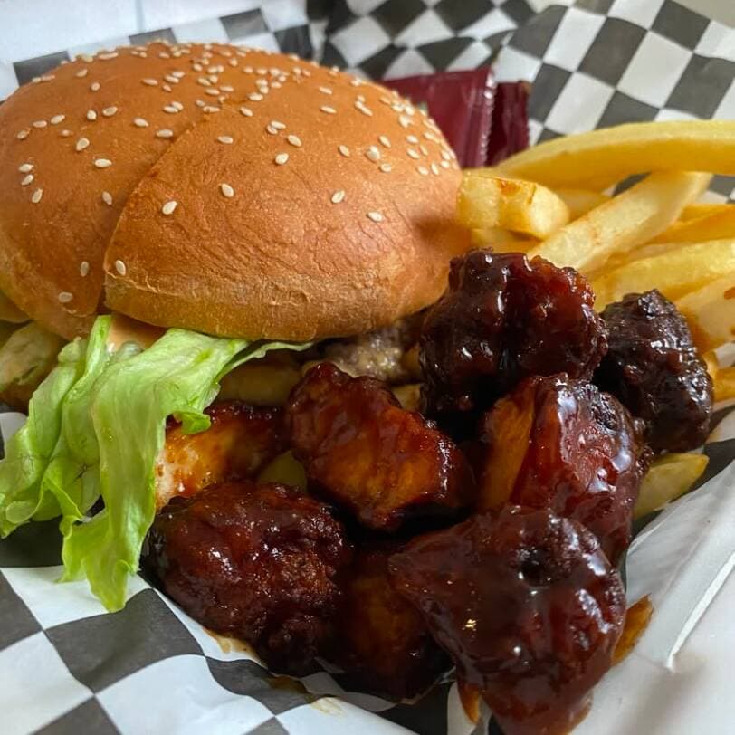 Dutch Pack. Hamburguesa+Boneless+Papas.