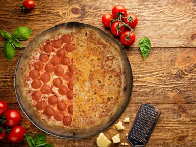 Pizza Grande Mitad Extra Pepperoni y Mitad Queso