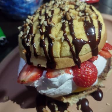 Concha rellena de fresa