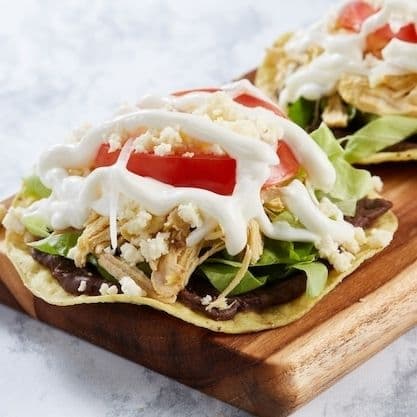 3 Tostadas + Jamaica 500ml.