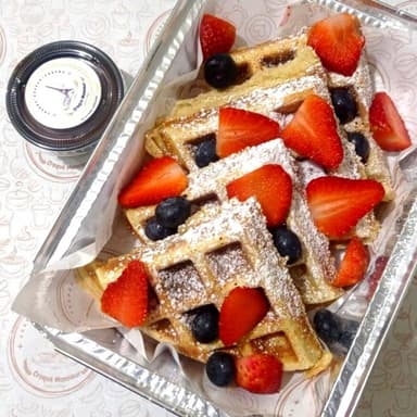 wafle con crema pastelera de chocolate