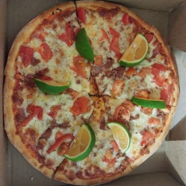 3 Pizzas Medianas + Refresco 2.5l