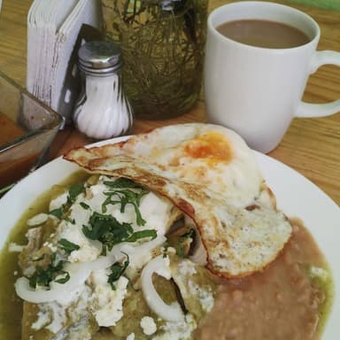 Chilaquiles con Huevo