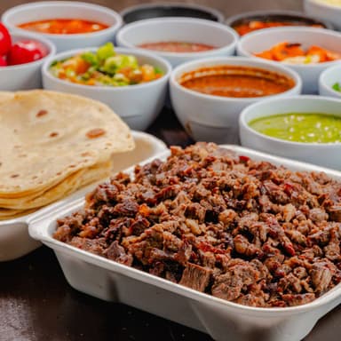 ORDEN ASADA/PASTOR MIXTA + FRIJOLES CHARROS