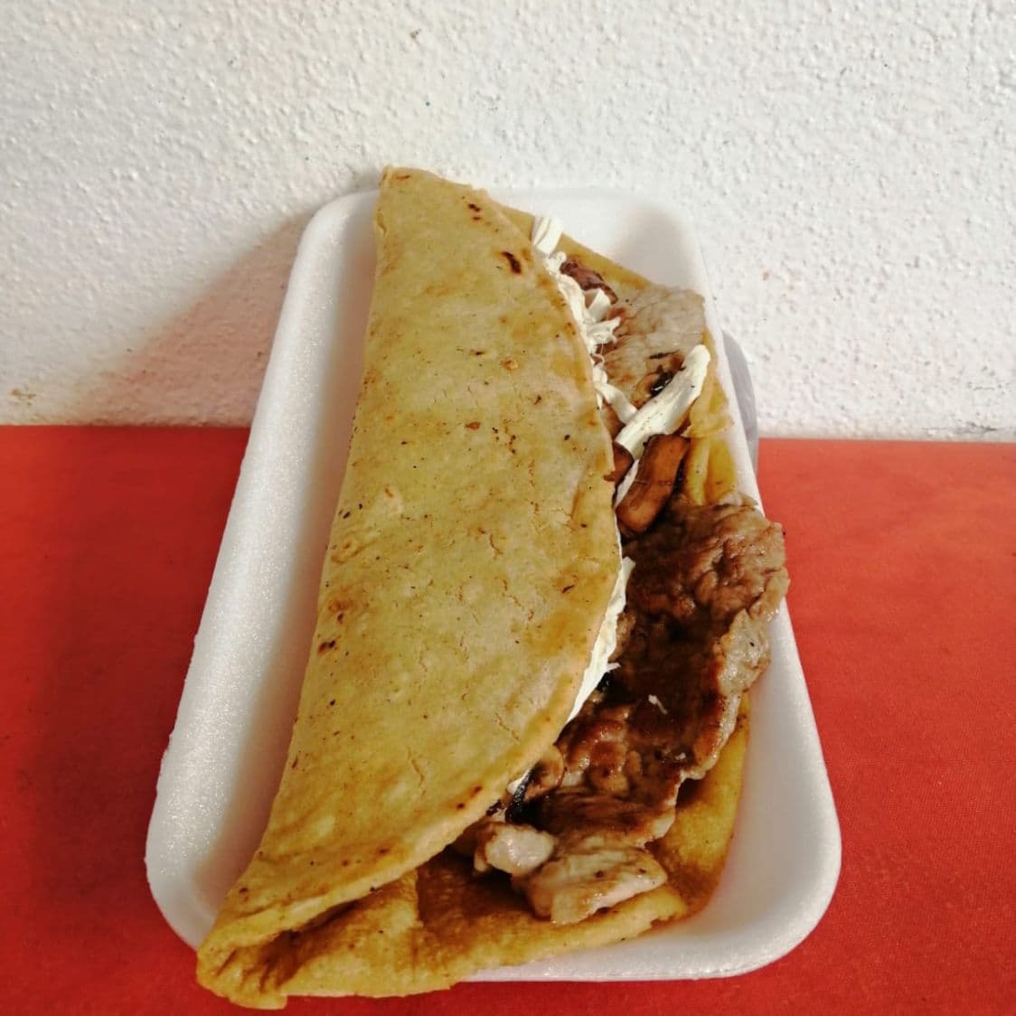 Quesadilla de bisteck y longaniza
