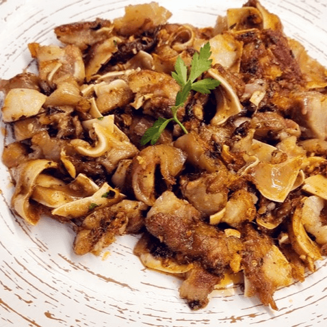 Picada De Oreja De Cerdo.