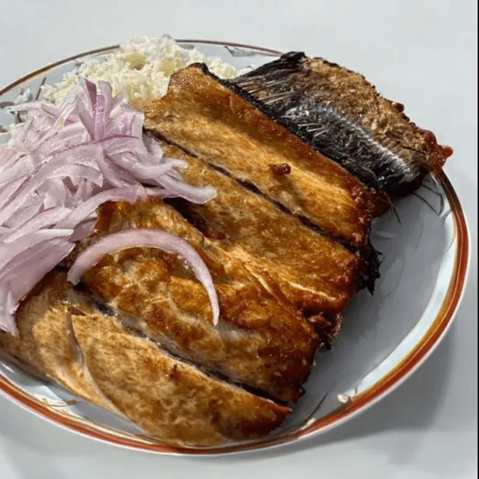 Filete De Pescado c/ papa + Bebida Del Día