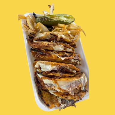 SOLO QUESADILLAS Y COCA