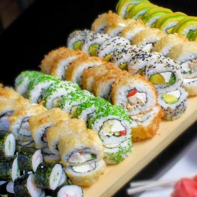 20 PIEZAS DE SUSHI A ELEGIR ENTRE 12 SABORES