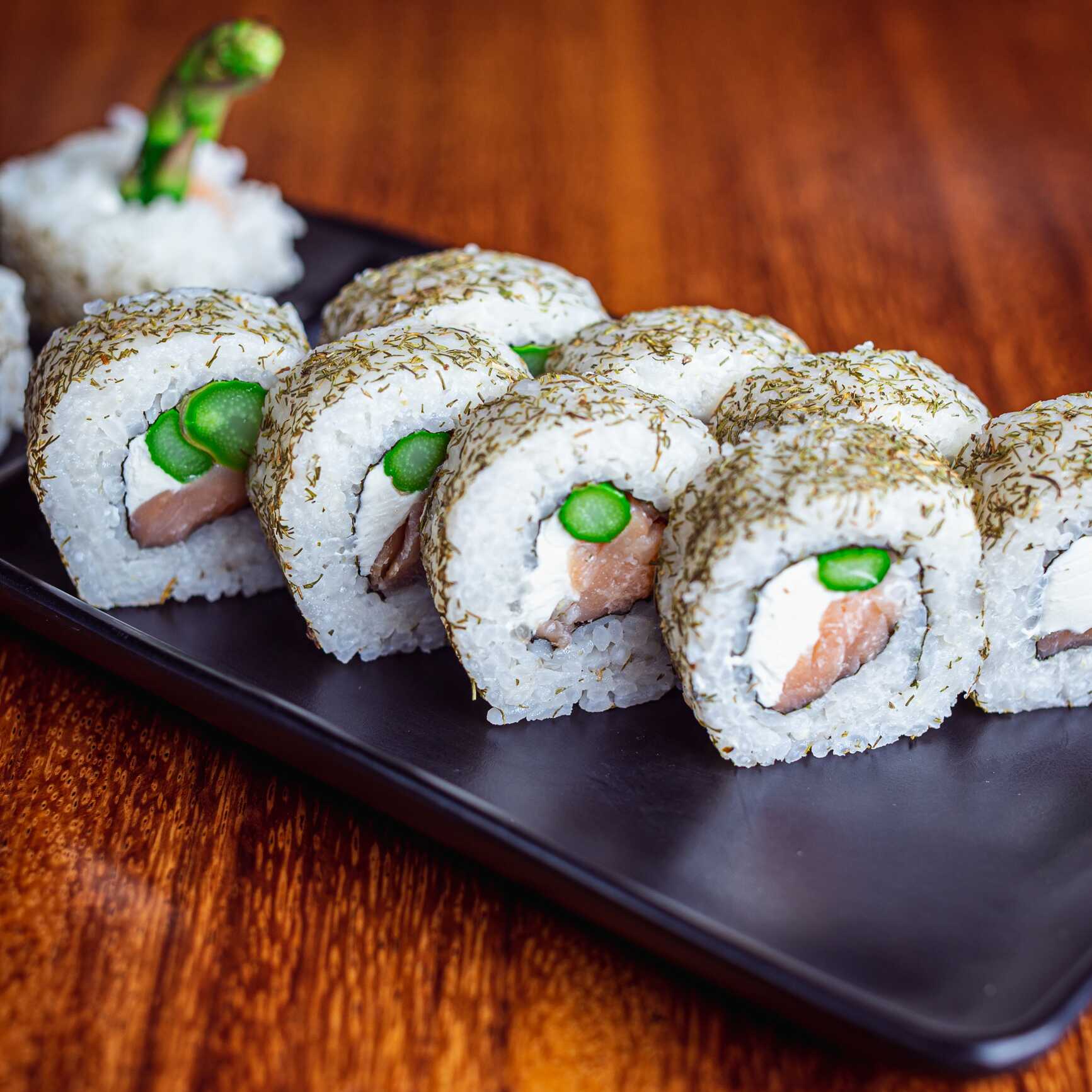 Salmón Ahumado con Eneldo Roll