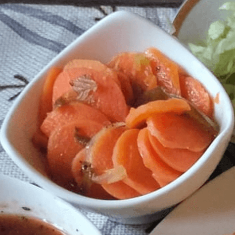 1 porción de zanahorias en escabeche