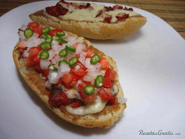 Molletes de Chorizo