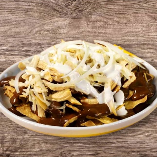Orden Chilaquiles de Mole, con Pollo