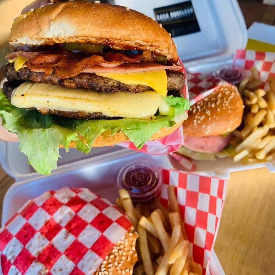 Bacon Burger con Papas