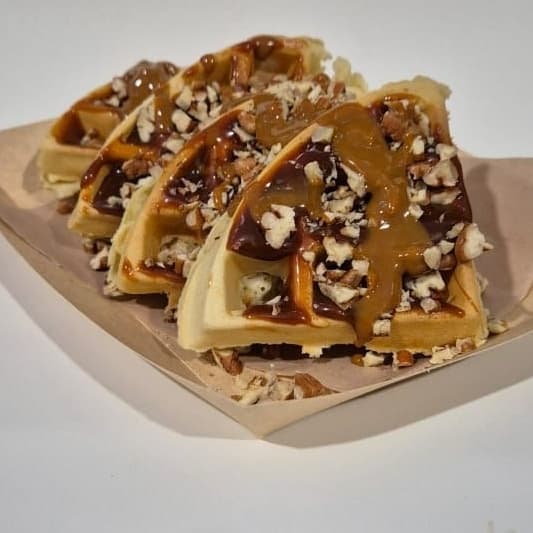 Crepa o Waffle de Cajeta con Nuez