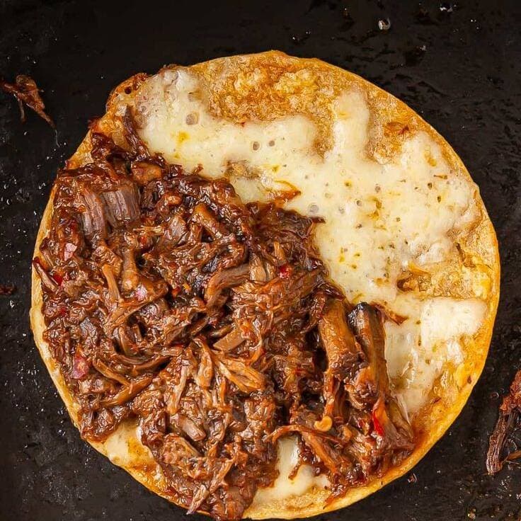 Taco de Birria con Queso