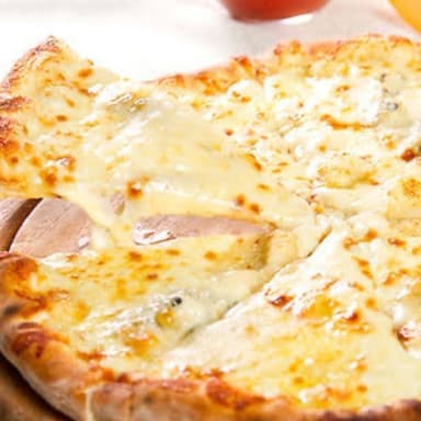 Pizza 3 quesos familiar