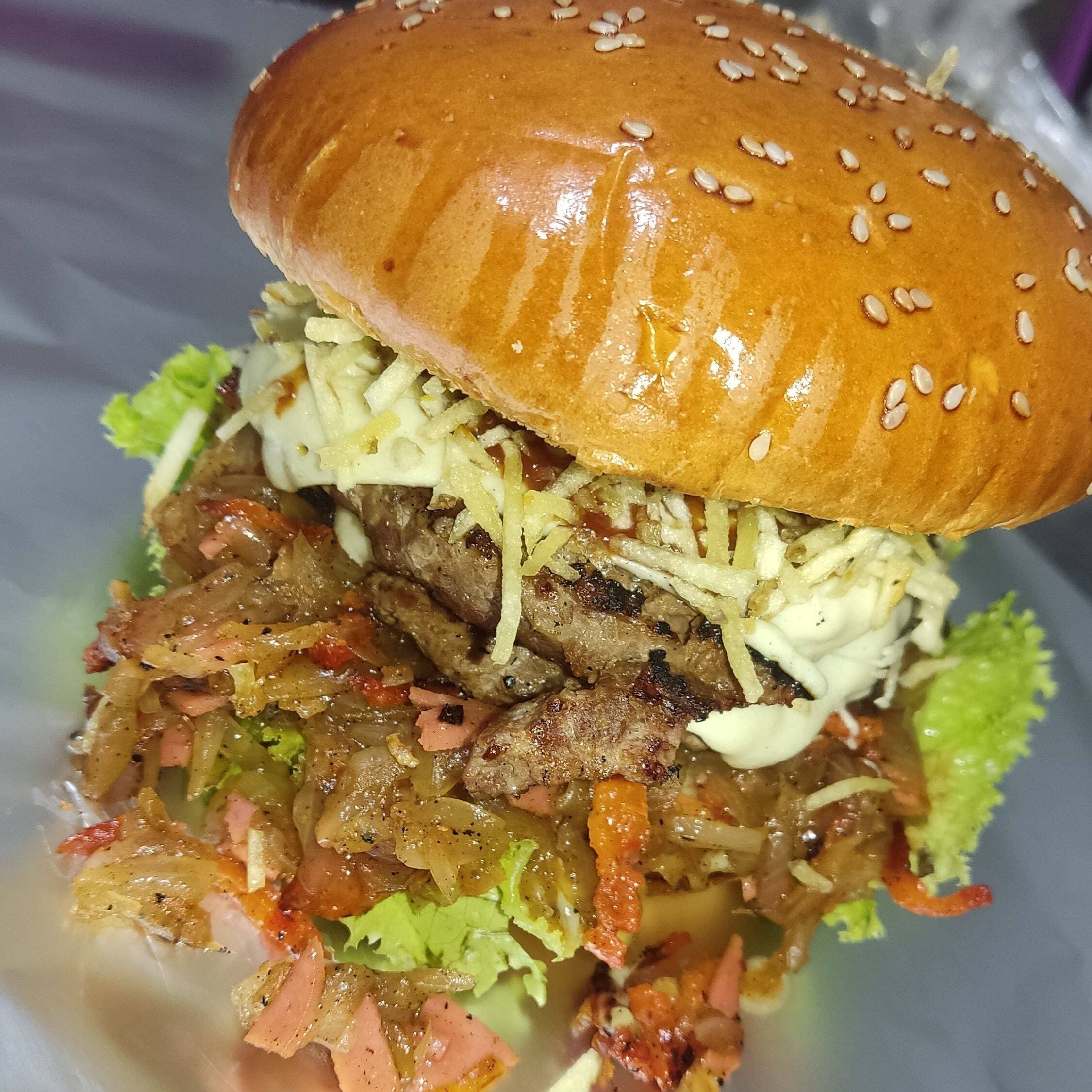 Hamburguesa Super Especial + Papas.