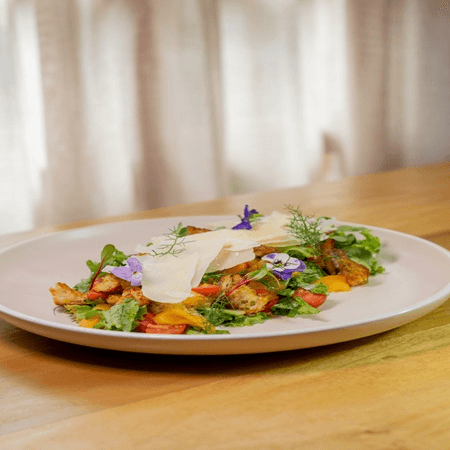 Ensalada de Durazno, Tomate y Parmesano