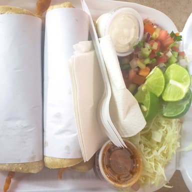3  tacos de pescado + Bebida