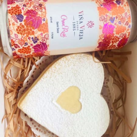 Box Torta Alfajor + Vino Viña Vieja