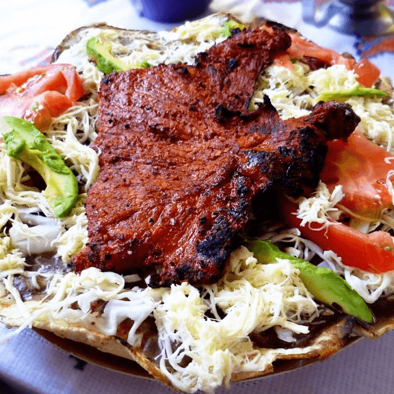 Tlayuda con Cecina