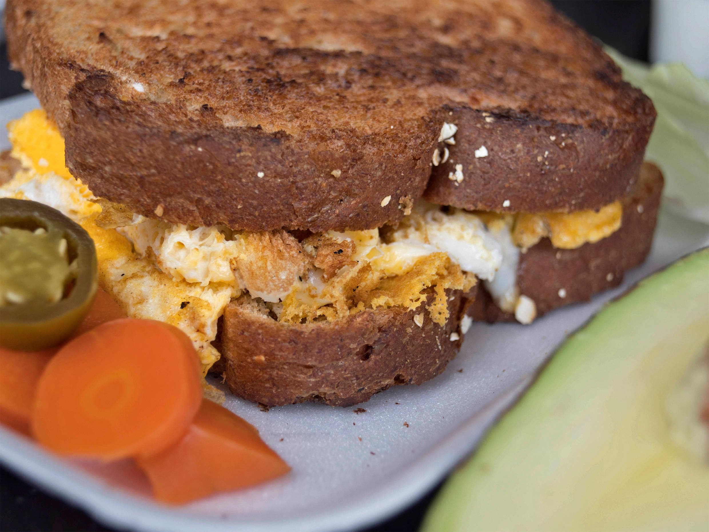 ComSándwich de Huevito + Licuados de Leche Mediano