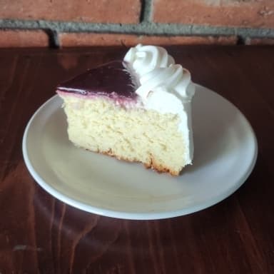 Rebanada de Cheesecake Queso Cabra con Jalea Zarza