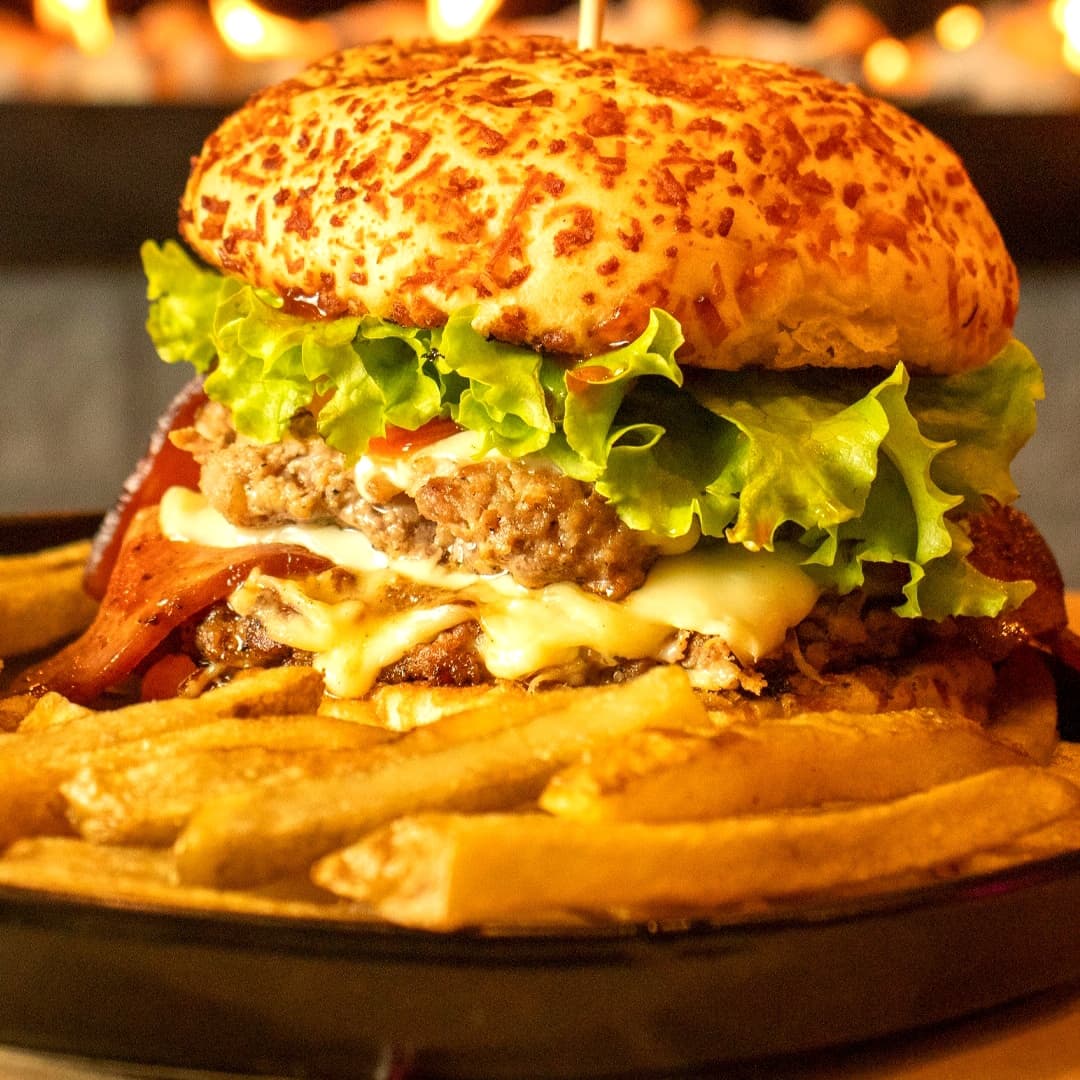Burger Aquí Fue  + Papas