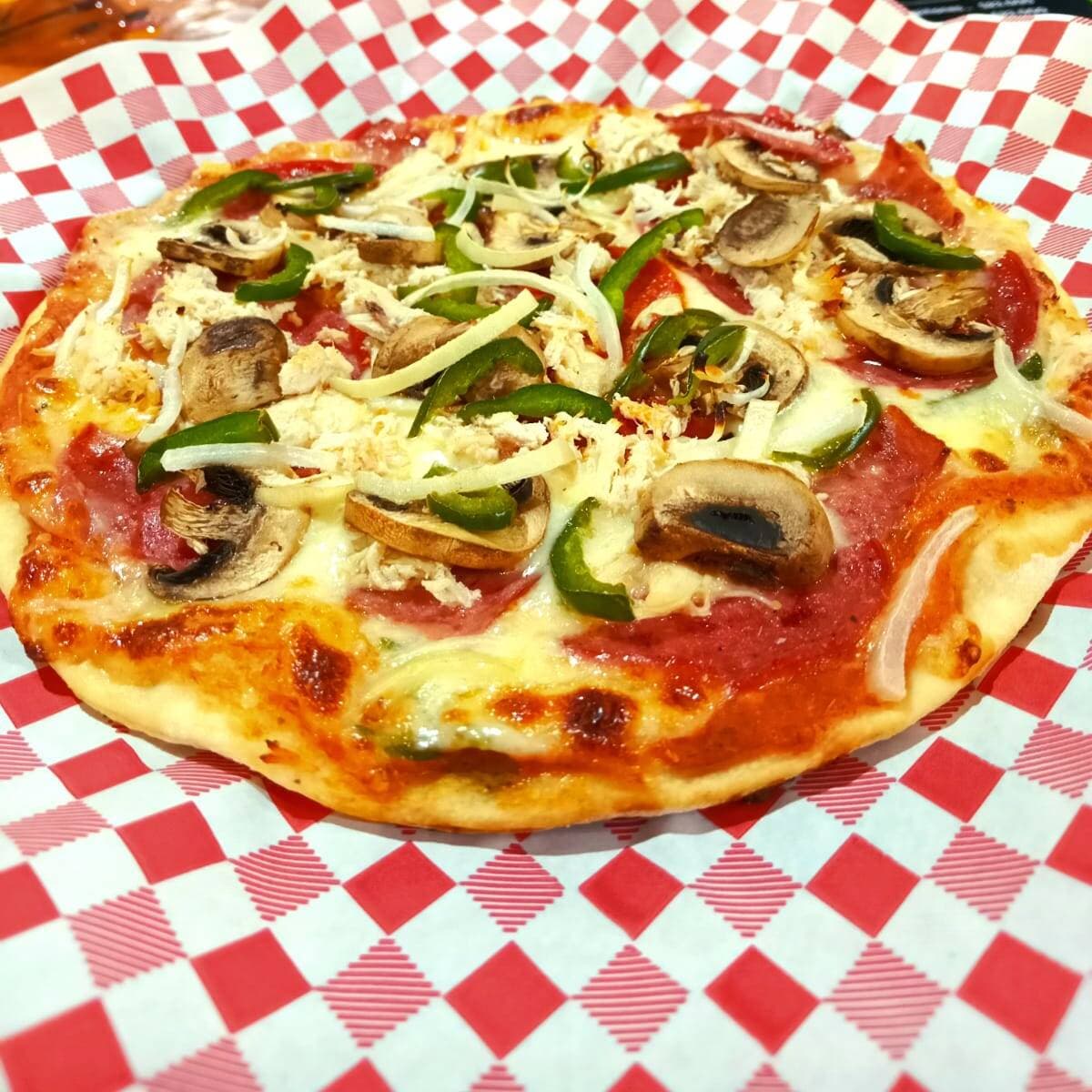 Pizza Large Caprichosa + Coca Cola 1.5