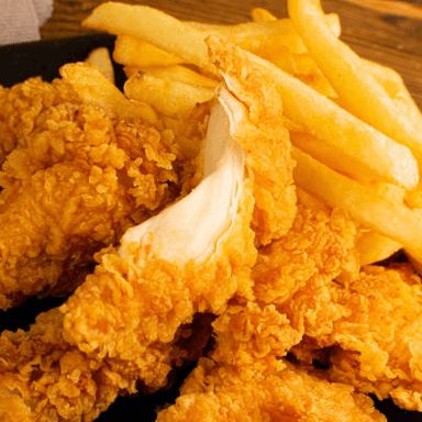 Papas con tiras de pollo