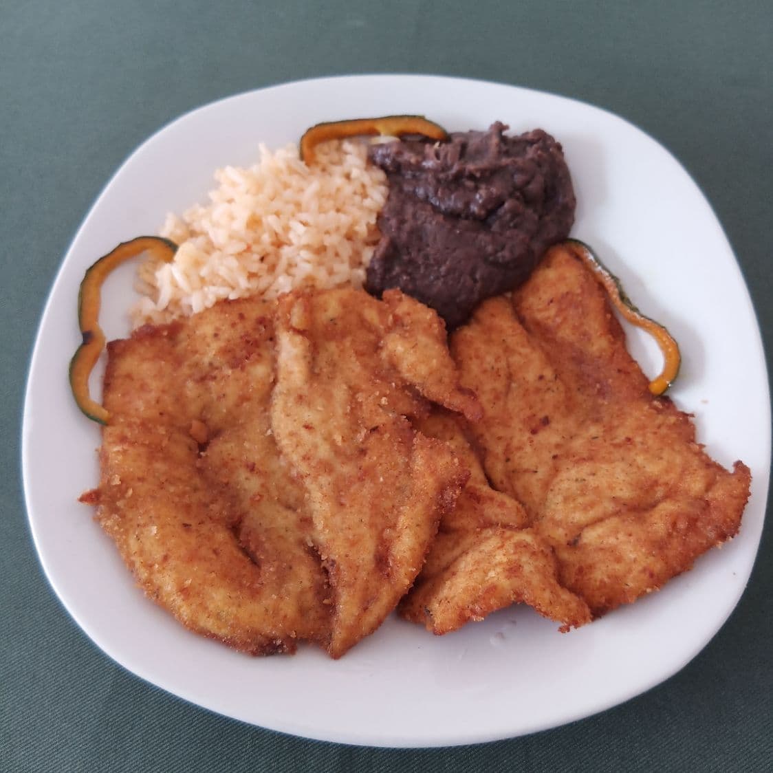 pechuga de pollo empanizado