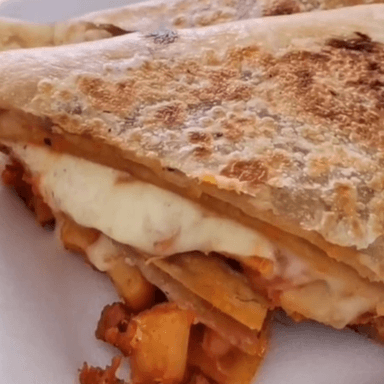 Quesadilla con Guiso