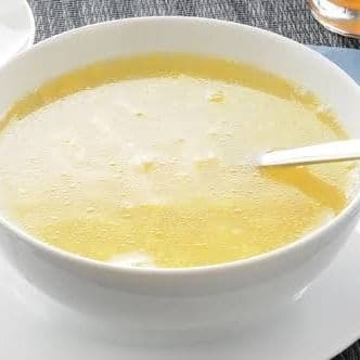 Consomé de pollo