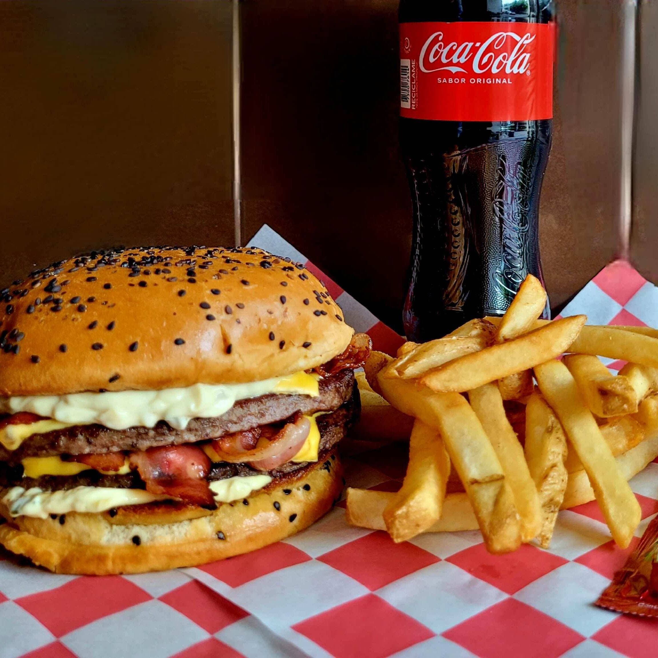 2 Hamburguesas + 2 Papas + 2 Refrescos