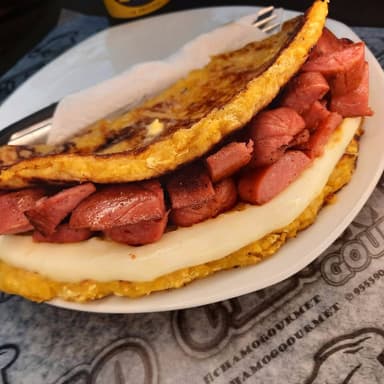 Cachapa Combinada con Queso de Mano y Chorizo