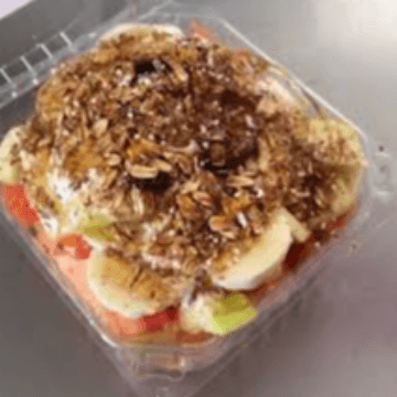 Cóctel de Frutas Yogurt y Granola