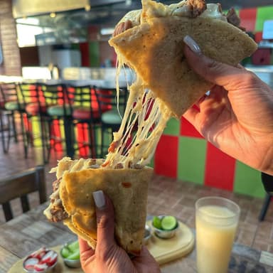 QUESADILLA DE CARNE
