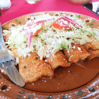 ENCHILADAS ROJAS DE POLLO