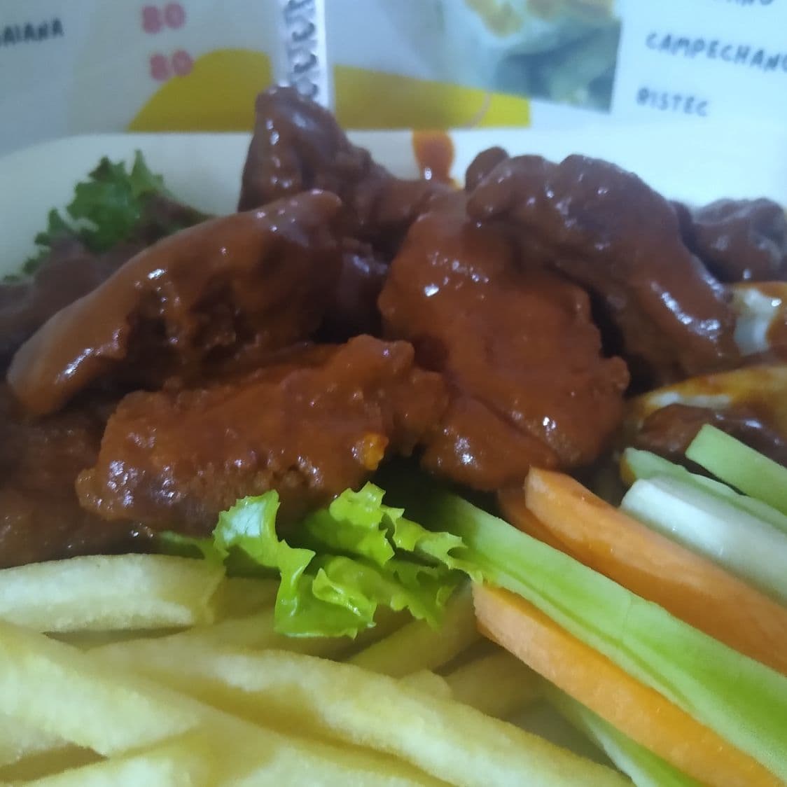 Alitas 10 Pzas 2 Salsas a Elegir Acompañadas Pepin
