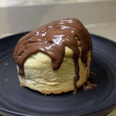 Cinnamon Roll Grande Crema de Avellana