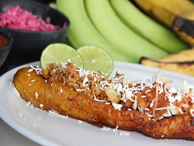 Plátano Relleno de Carne.