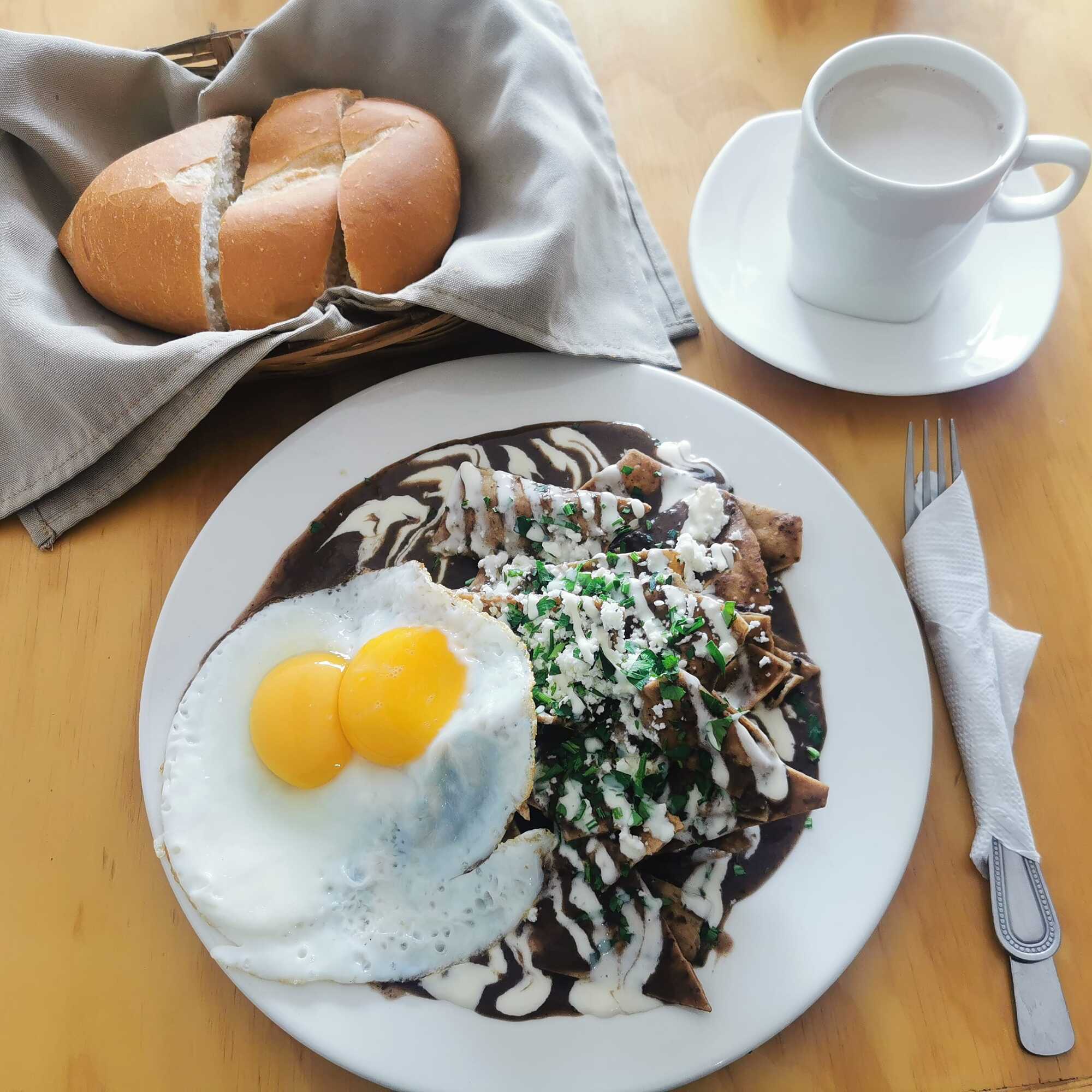 CHILAQUILES CON HUEVO