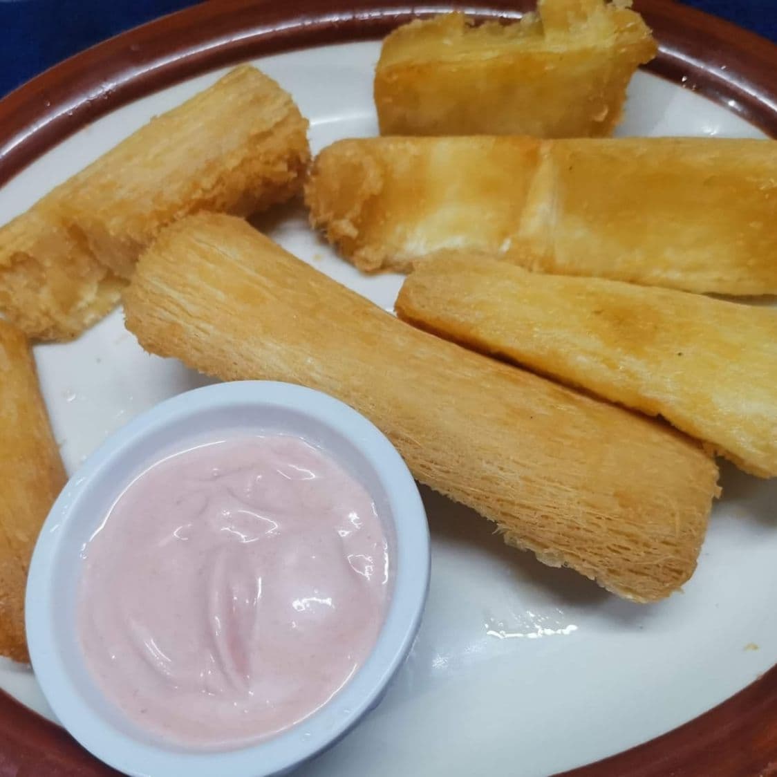 Orden de Yuca Frita con Salsa Rosada