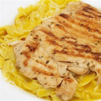 Tallarin Huancaina con Pollo a la Plancha