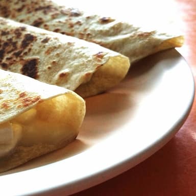 quesadilla con guisado de verde