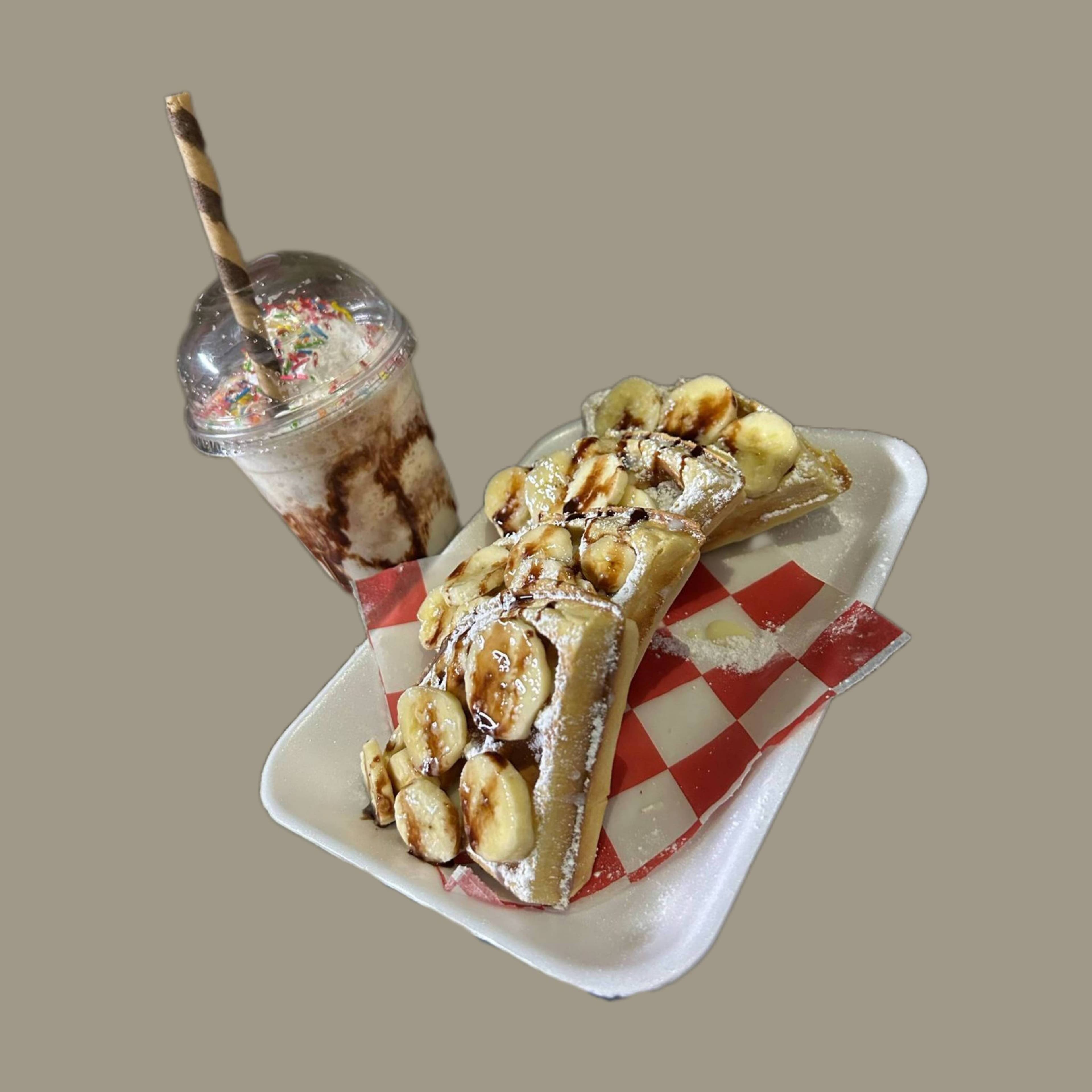 Waffle de Lechera con Fruta + Malteada de OREO