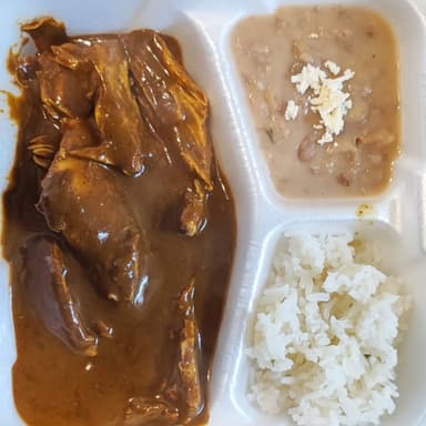 Pollo En Mole Combo
