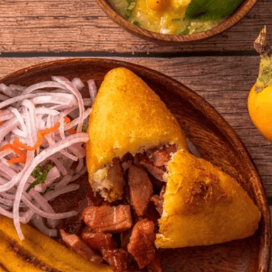 Empanada de Yuca Rellena de Cecina